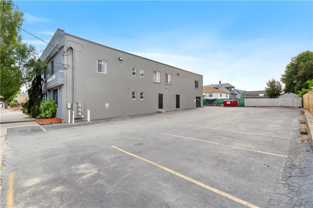 984 Charles Street - Photo 3