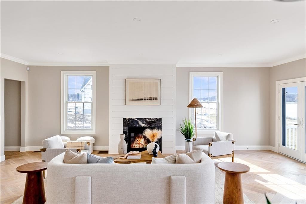 114 East Point Drive - Photo 2