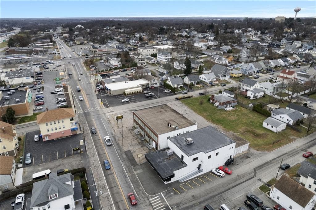 585 Warren Avenue - Photo 5