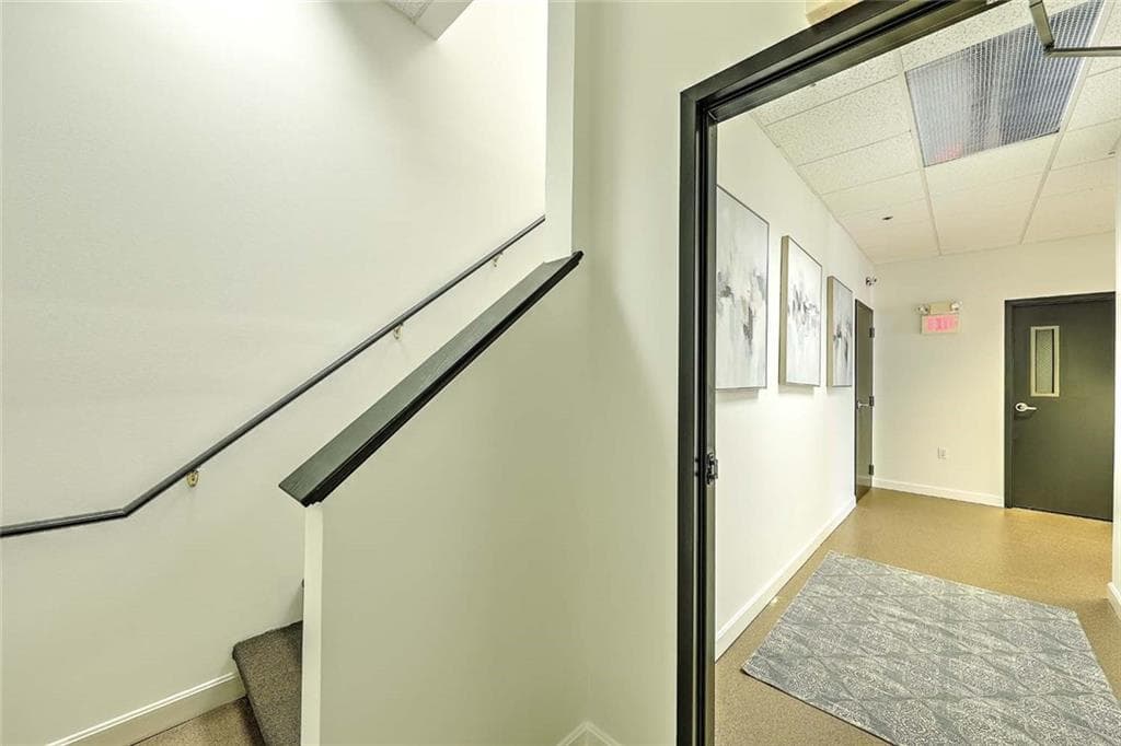 577 Warren Avenue - Photo 4