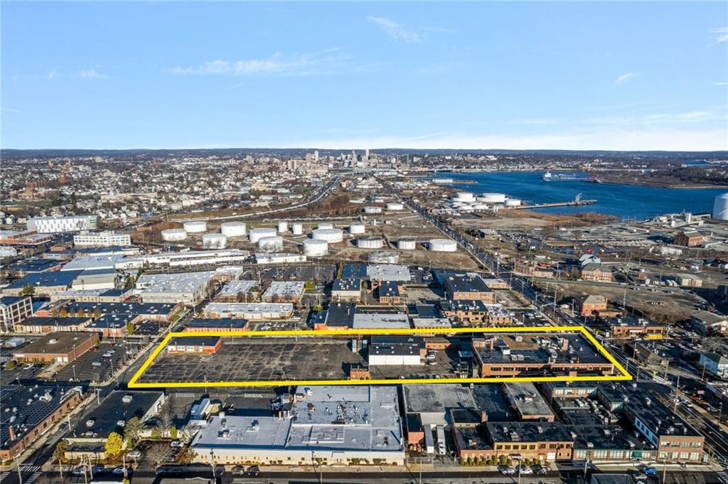 735 Allens Avenue - Photo 3