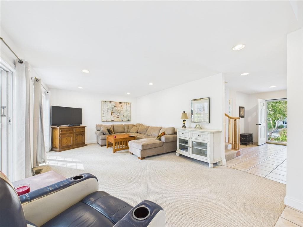 56 Wanda Street - Photo 3