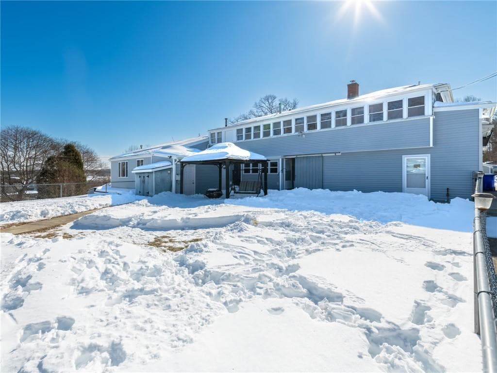 1082 Hancock Street - Photo 2