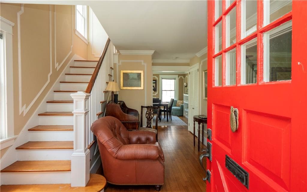 27 Red Cross Avenue - Photo 5