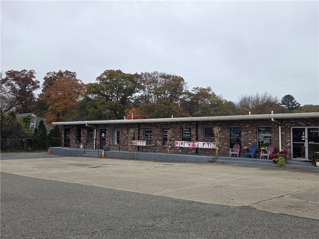 3520 Quaker Lane - Photo 2