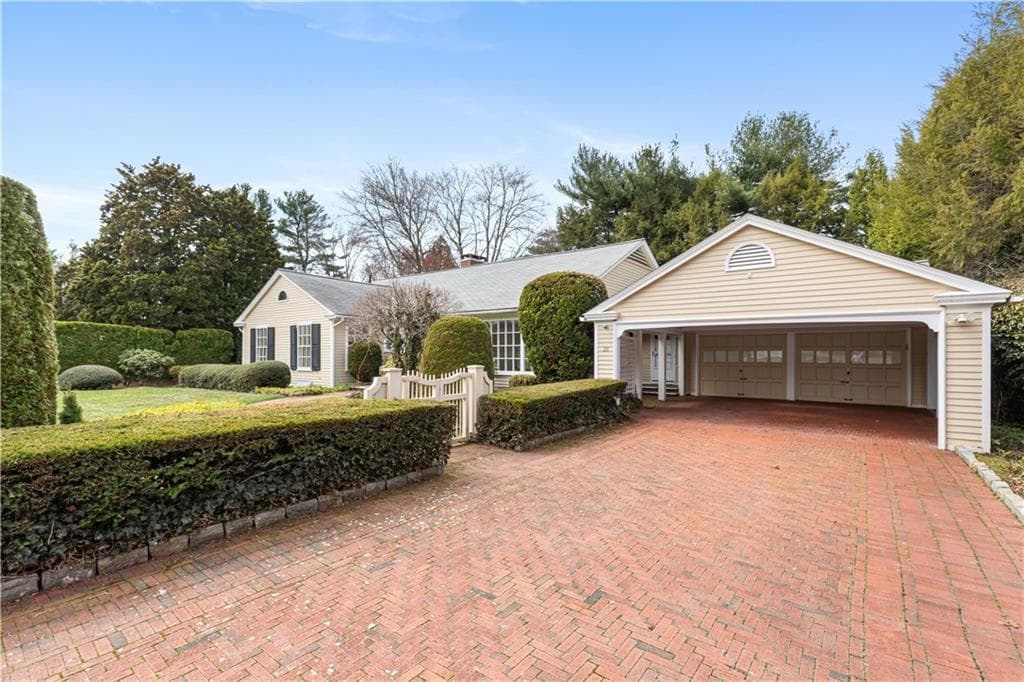 28 South Hill Drive - Photo 2