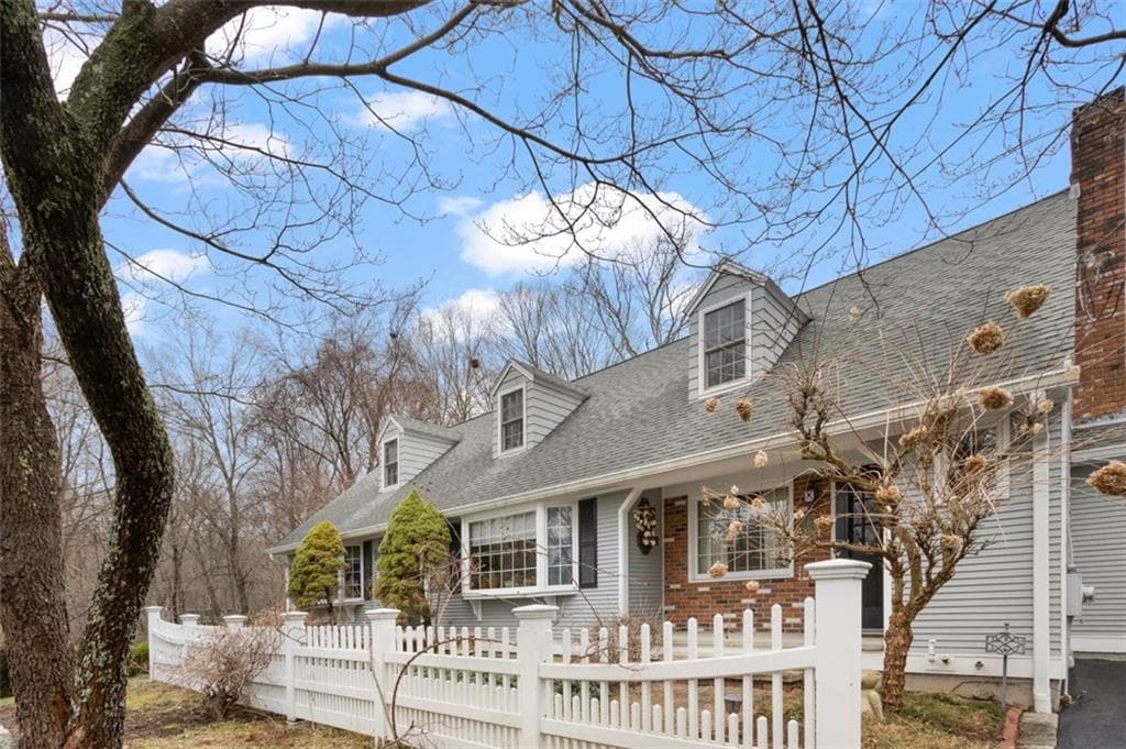 38 Hartford Pike - Photo 2