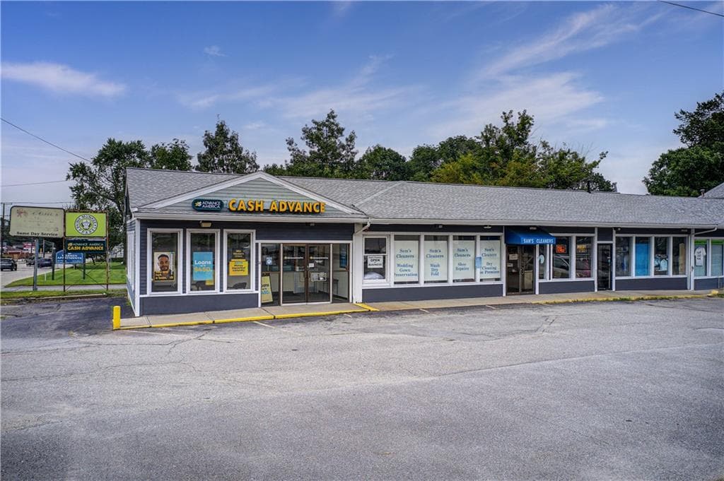628 Metacom Avenue - Photo 2