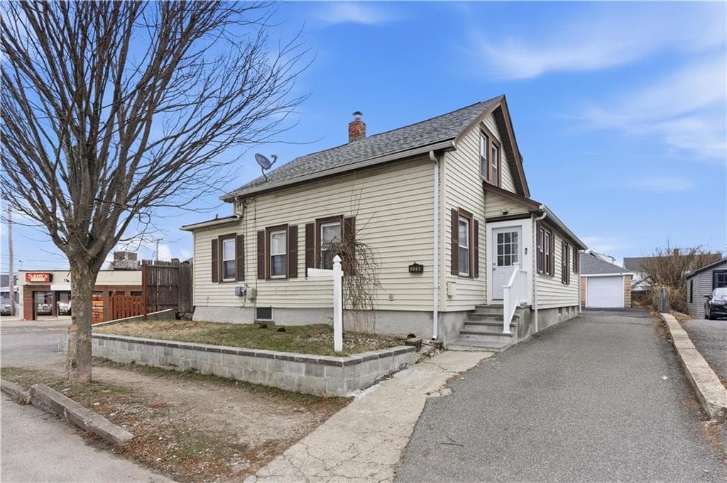 215 Kenyon Avenue
