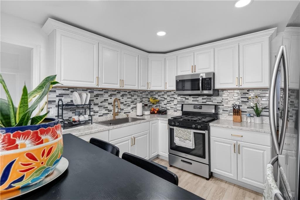 70 Glenwood Avenue - Photo 5