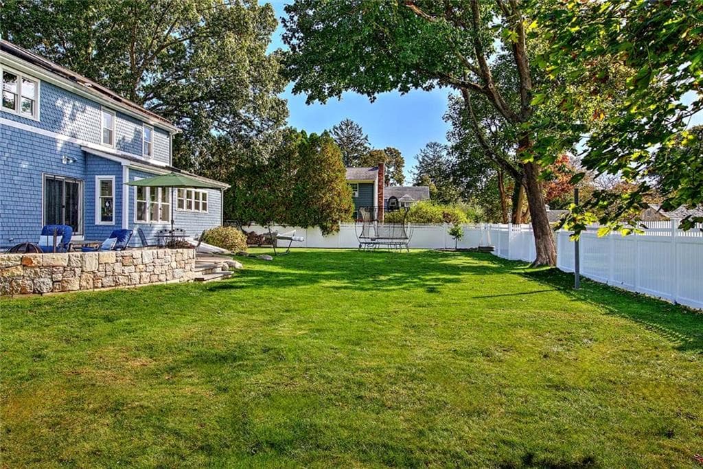 8 Bay Avenue - Photo 3