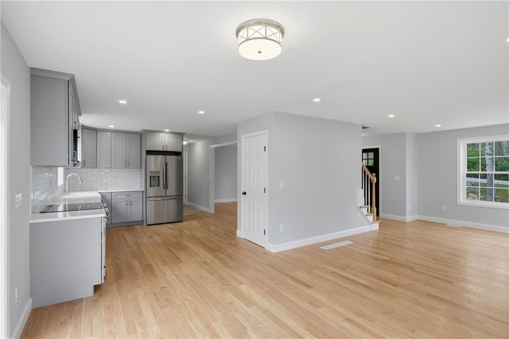 14 Elaine Drive - Photo 5