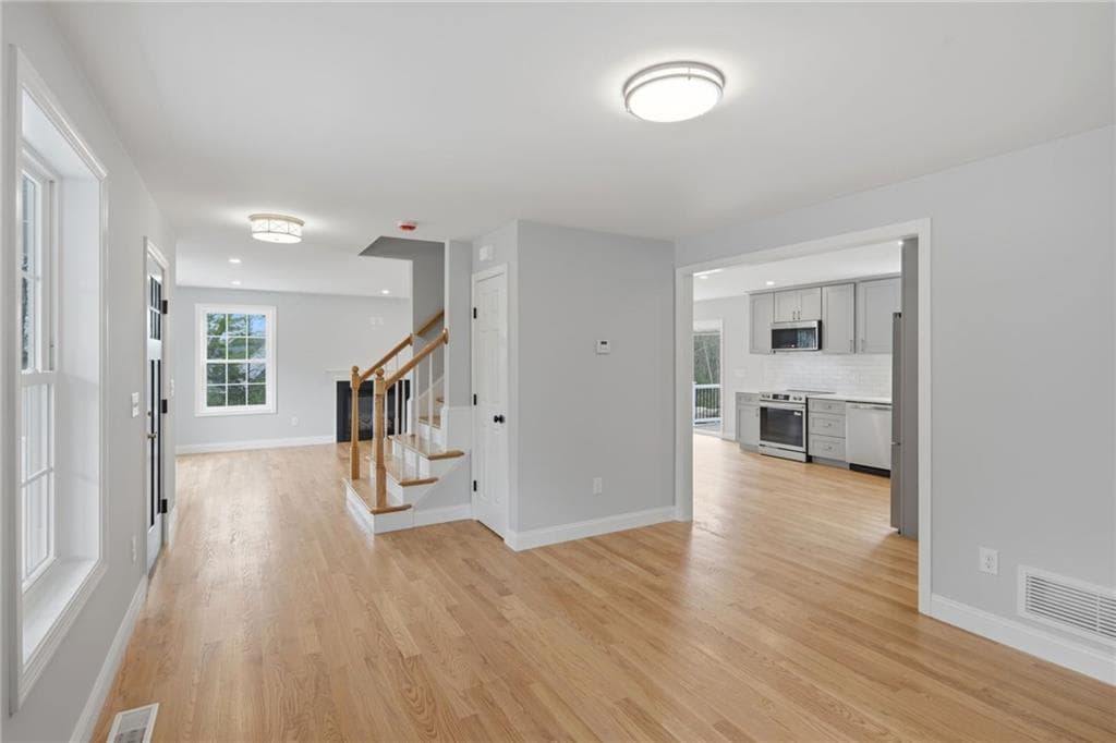 14 Elaine Drive - Photo 4
