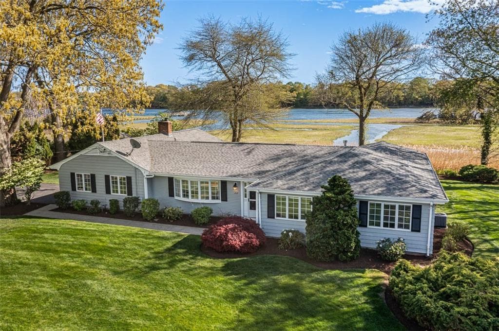 33 Meadowbrook Drive