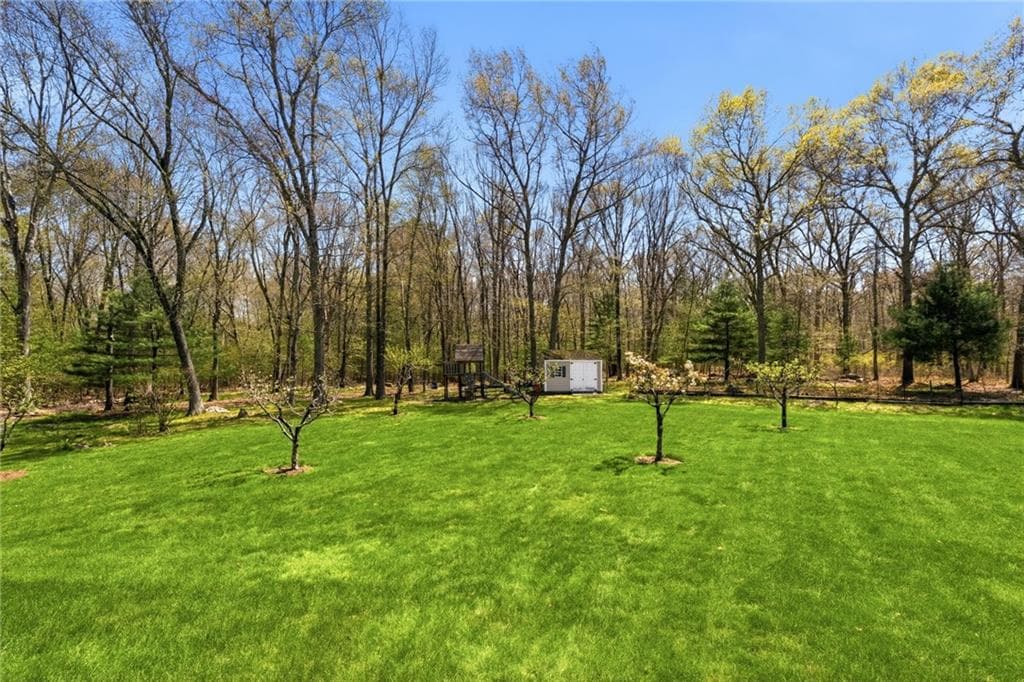 144 Burnside Avenue - Photo 4