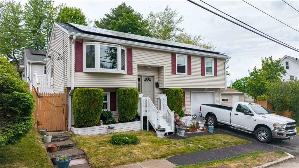 105 Lyman Street - Photo 2