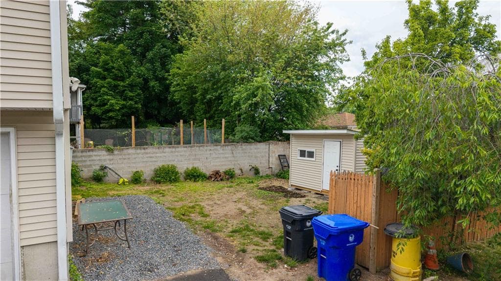 105 Lyman Street - Photo 4