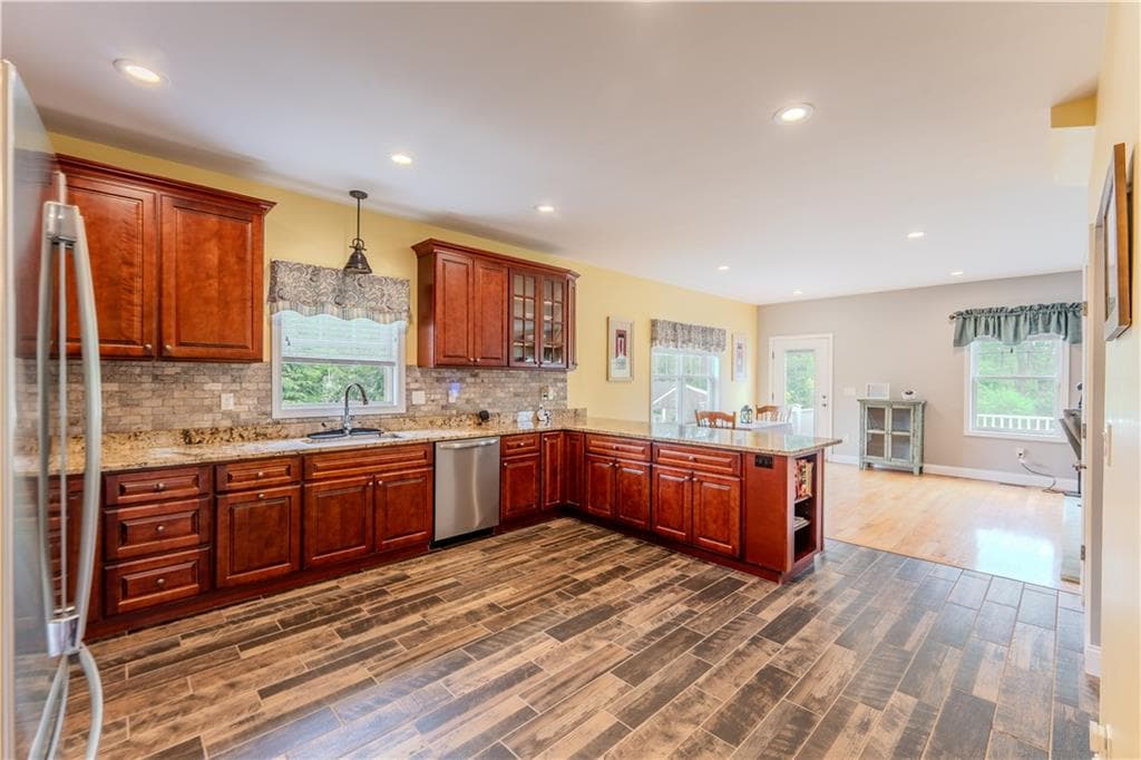111 Middle Street - Photo 4