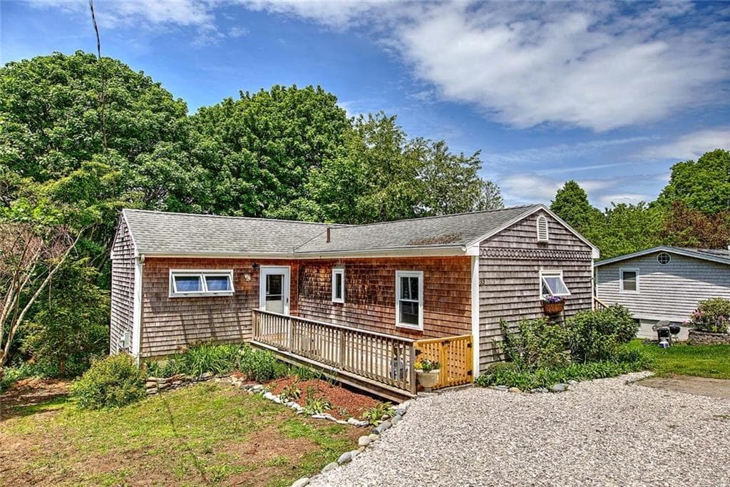 33 West Main Road - Photo 2