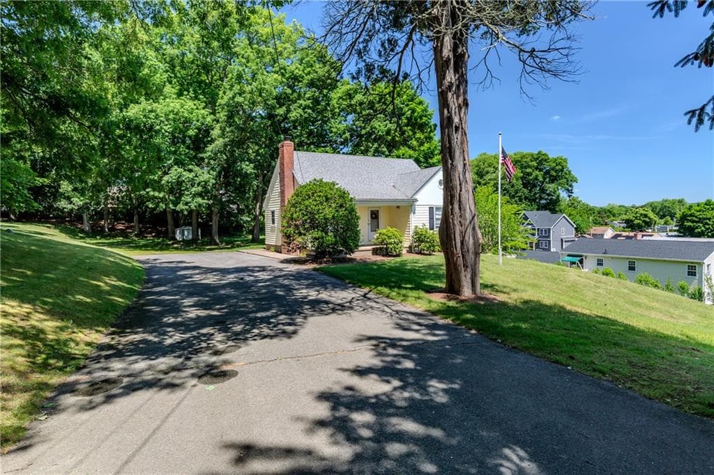 105 Borden Avenue - Photo 2