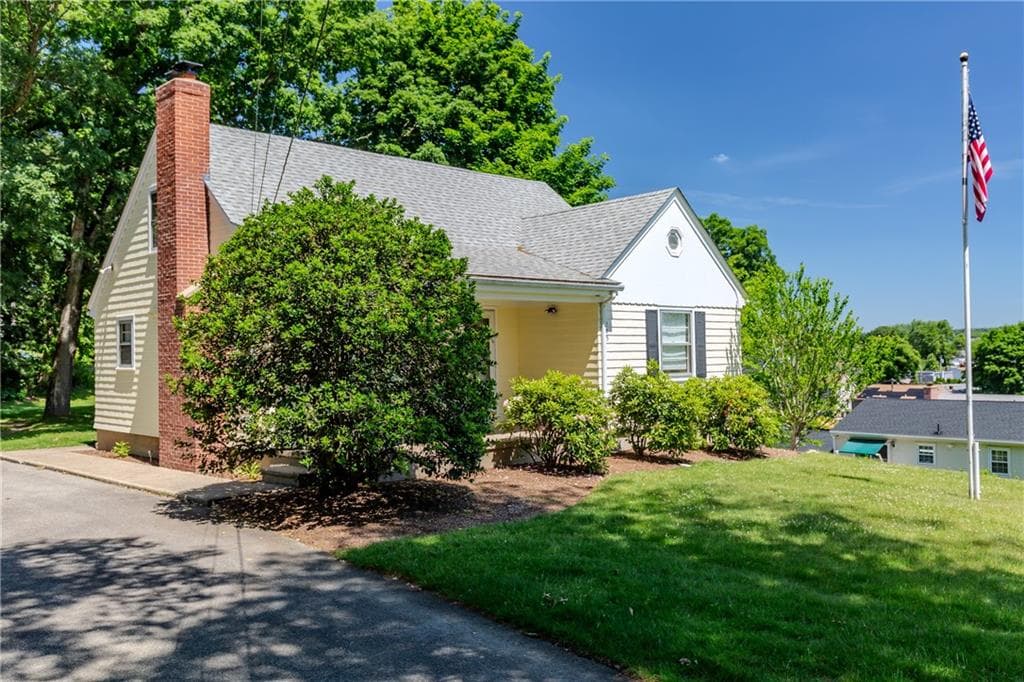 105 Borden Avenue - Photo 3