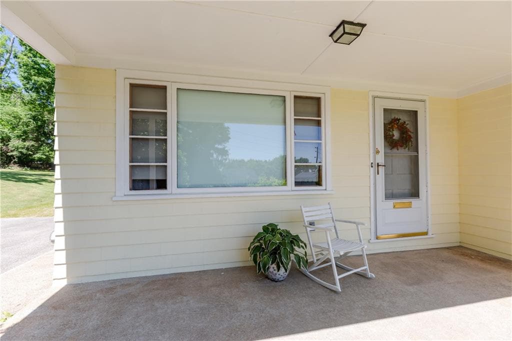 105 Borden Avenue - Photo 5
