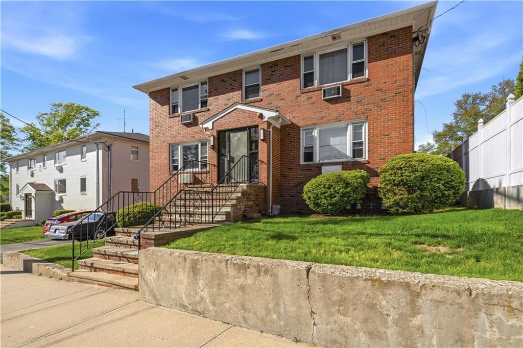 787 Admiral Street - Photo 3