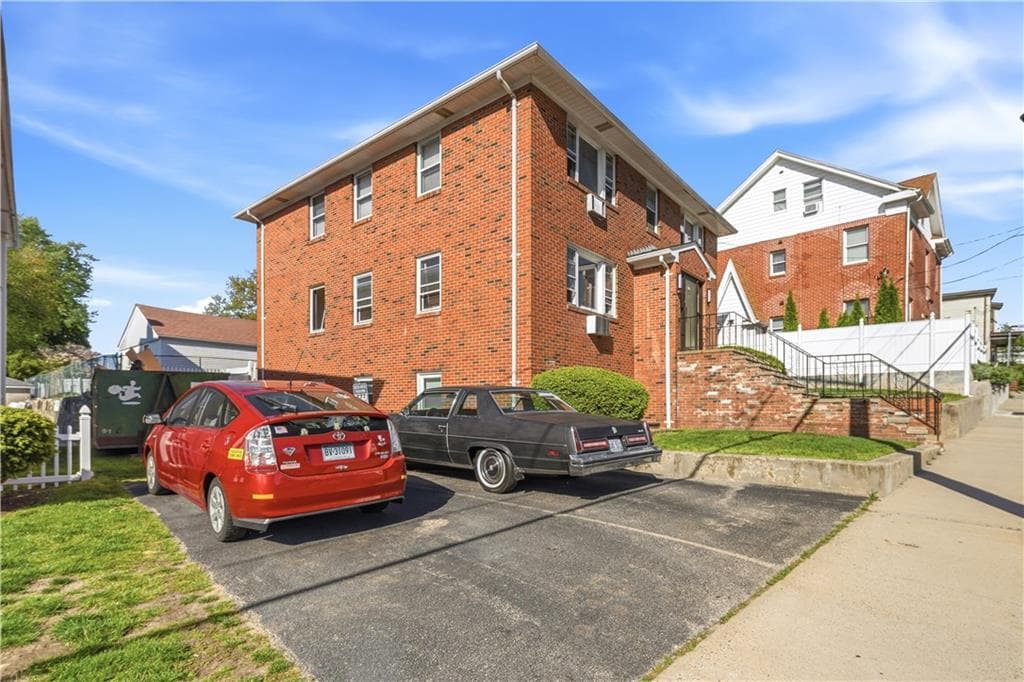 787 Admiral Street - Photo 4
