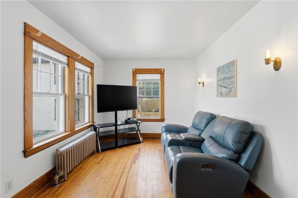 203 Mount Saint Charles Avenue - Photo 4