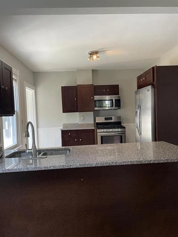 21 Phillips Street - Photo 2