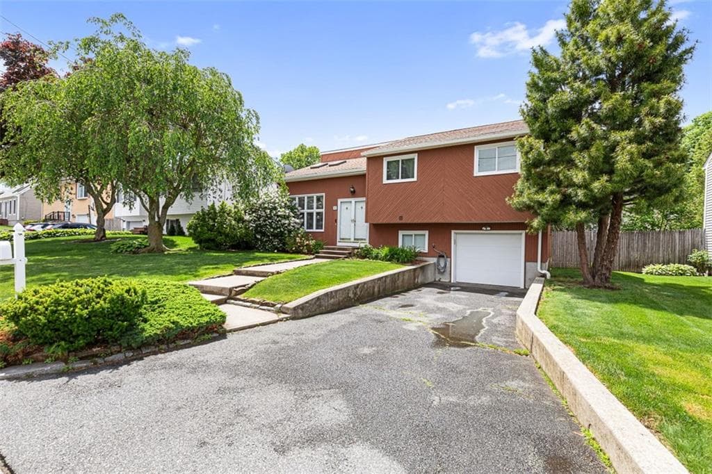 63 Lynde Street - Photo 2