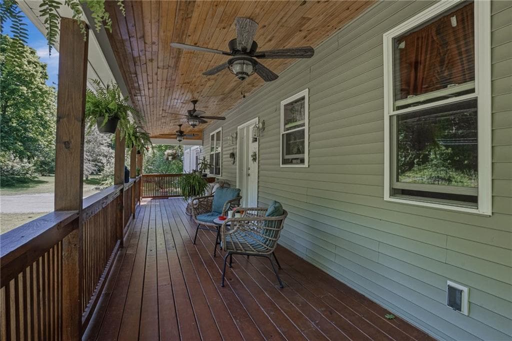 585 East Avenue - Photo 3