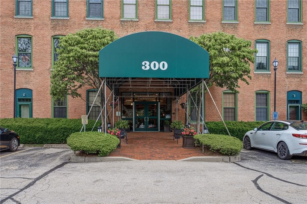 300 Front Street #512