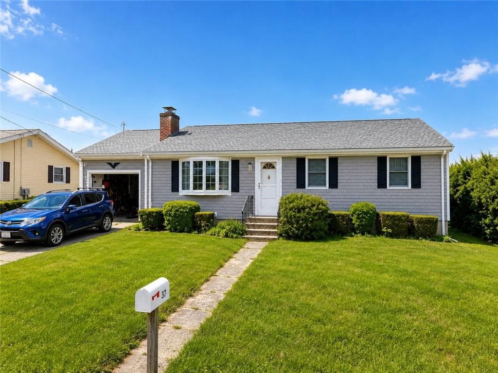 37 Ladeira Avenue