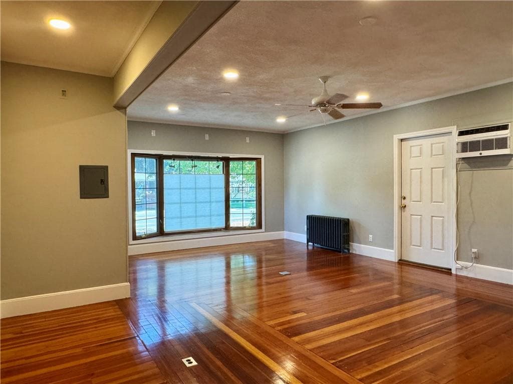370 Taunton Avenue - Photo 2