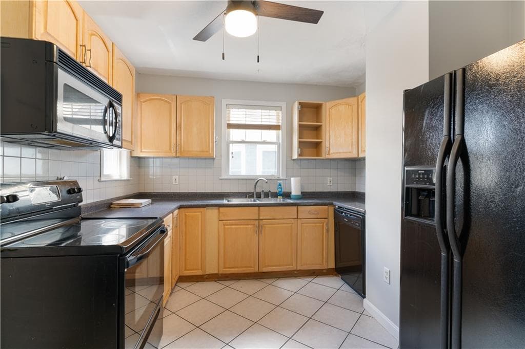157 Irving Avenue - Photo 3