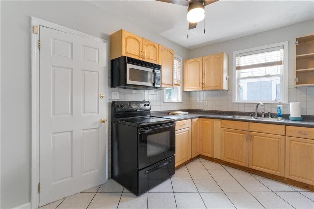 157 Irving Avenue - Photo 4