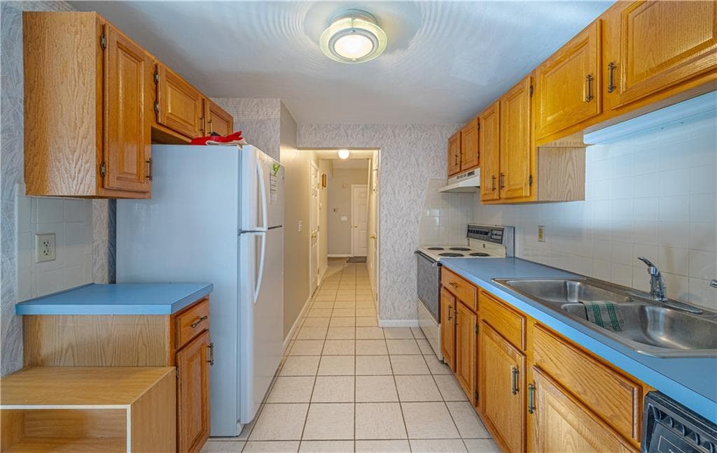 1902 Pinewood Drive - Photo 5