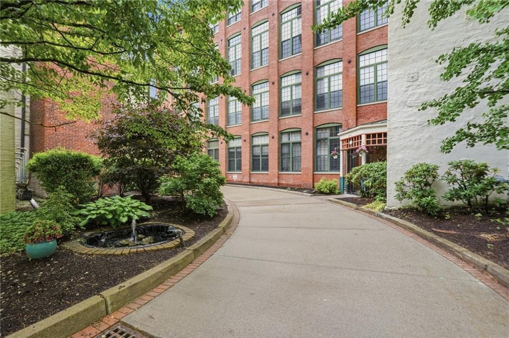 15 Higgins Street #216 - Photo 2