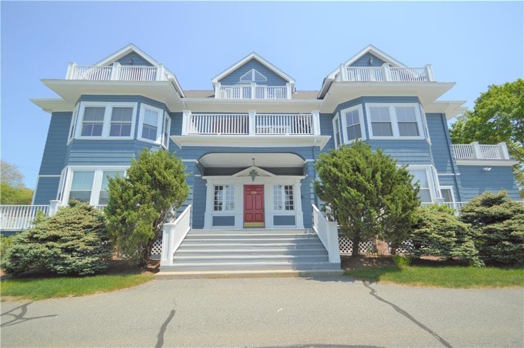 398 Wolcott Avenue #4