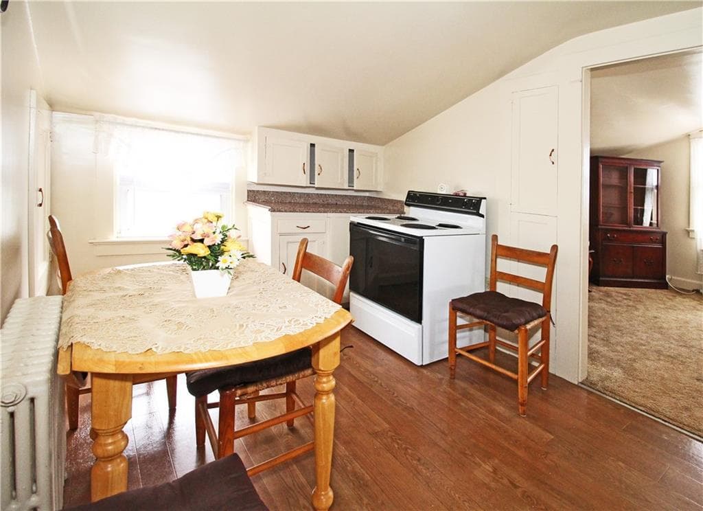 563 Aquidneck Avenue - Photo 5