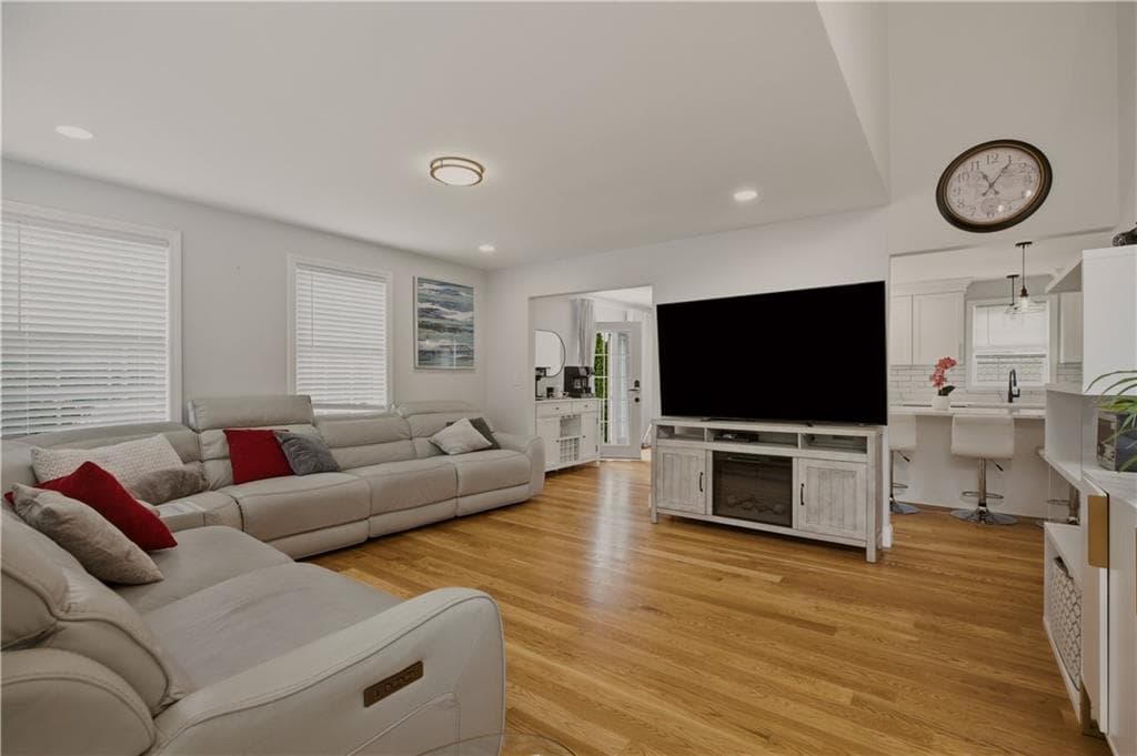 724 Woodman Street - Photo 5
