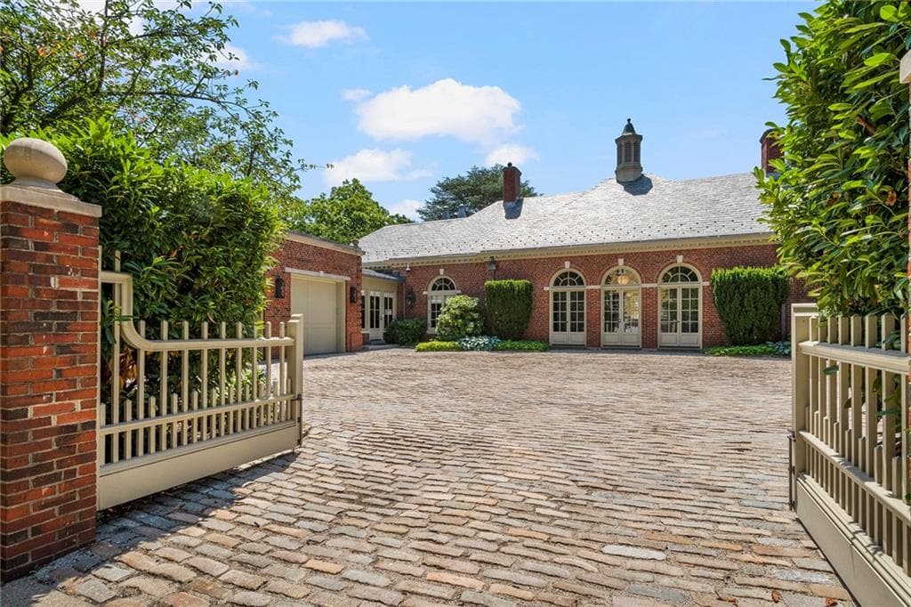 251 George Street - Photo 1