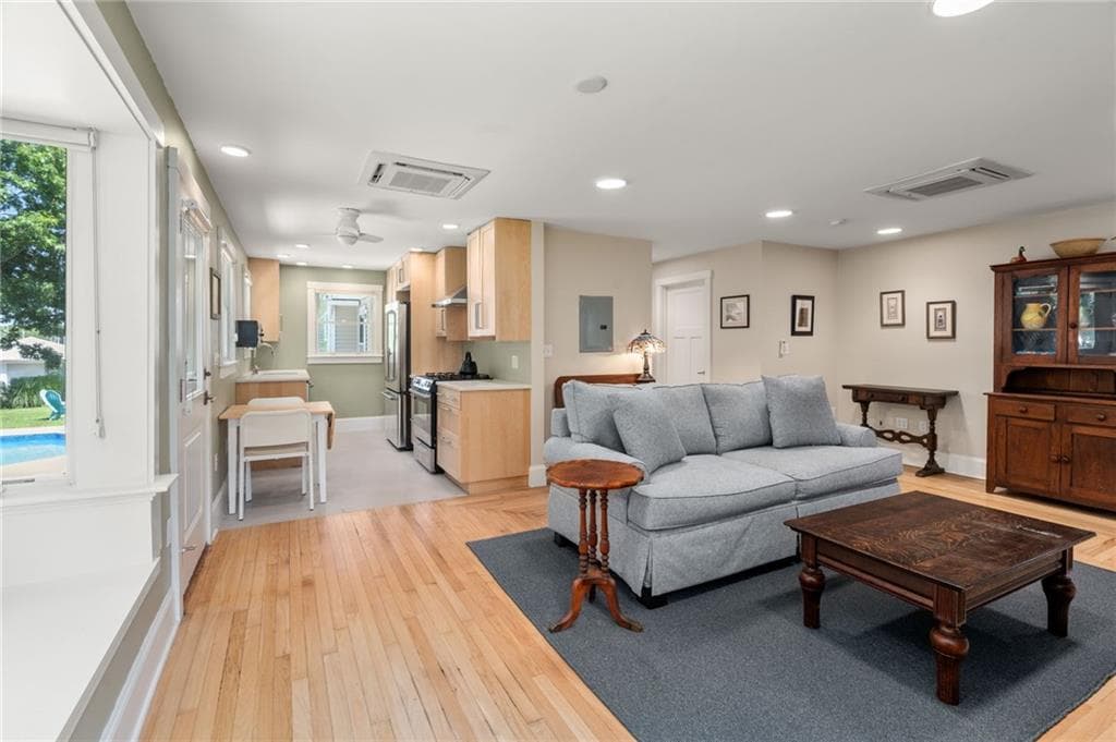 147 Riverside Drive - Photo 4