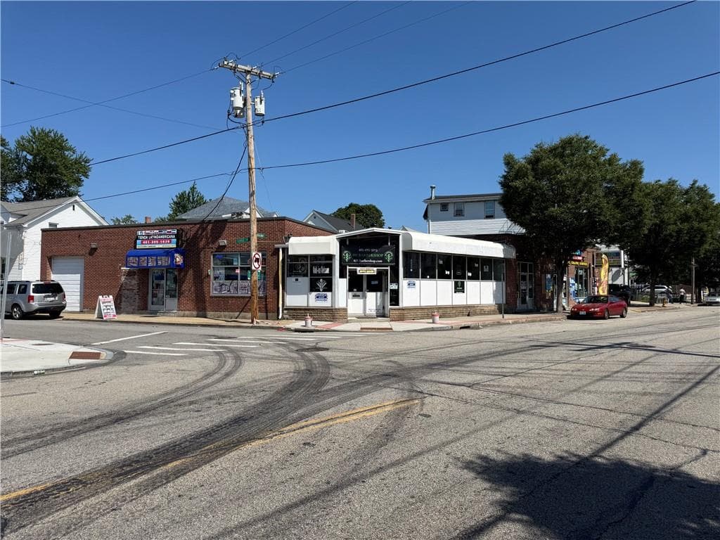 680 Broadway Street - Photo 2