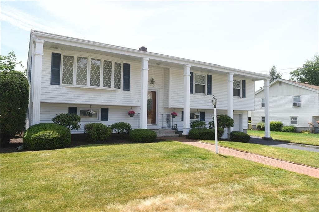20 Bicentennial Way - Photo 2