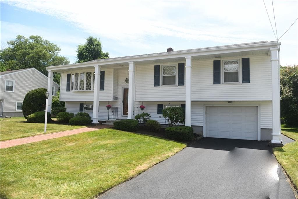 20 Bicentennial Way - Photo 3