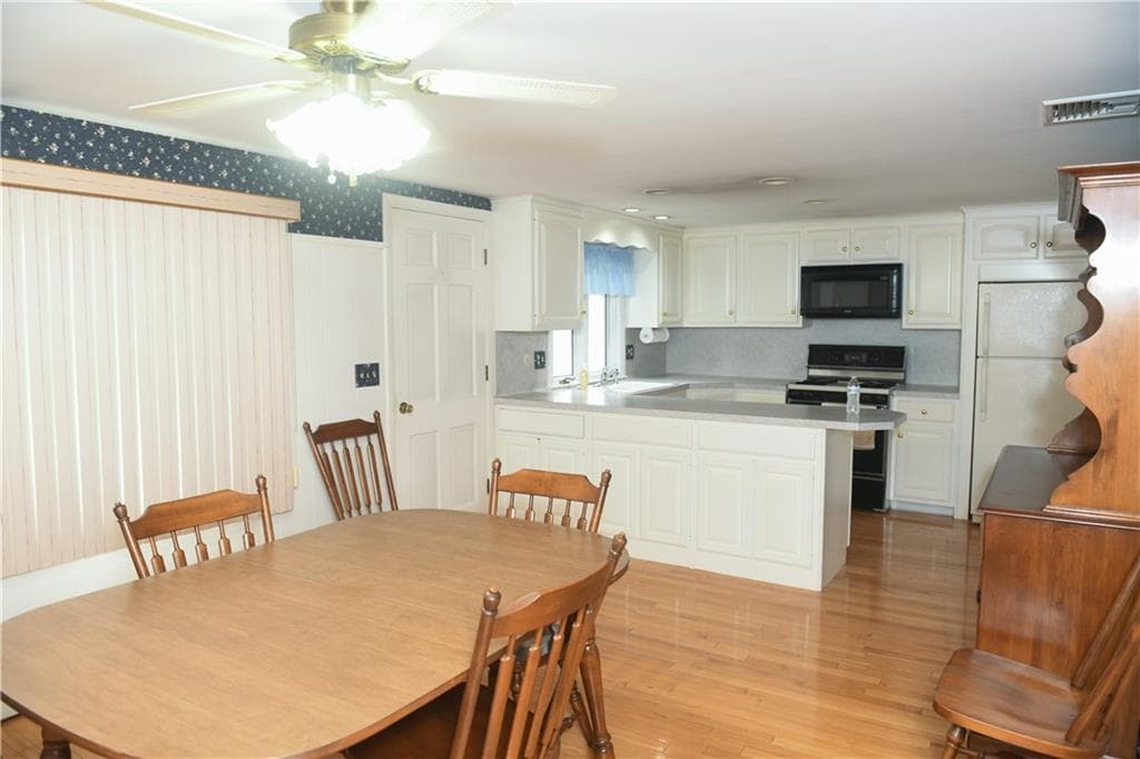 20 Bicentennial Way - Photo 5
