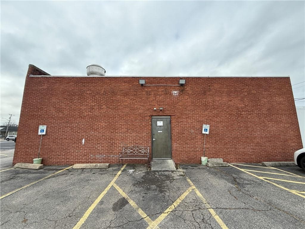 223 Newport Avenue - Photo 5