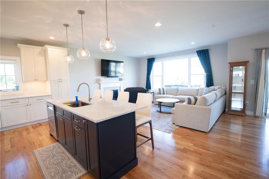 153 Revolution Way - Photo 3